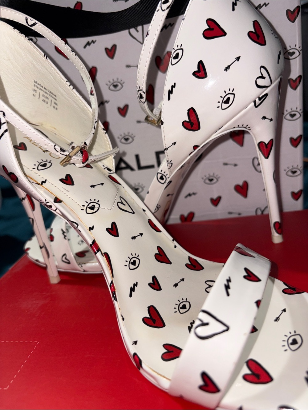 Aldo - White Ankle-Strap Heels with Red & Black Eye doodle- Heart Print -Size 11 - Picture 11 of 16